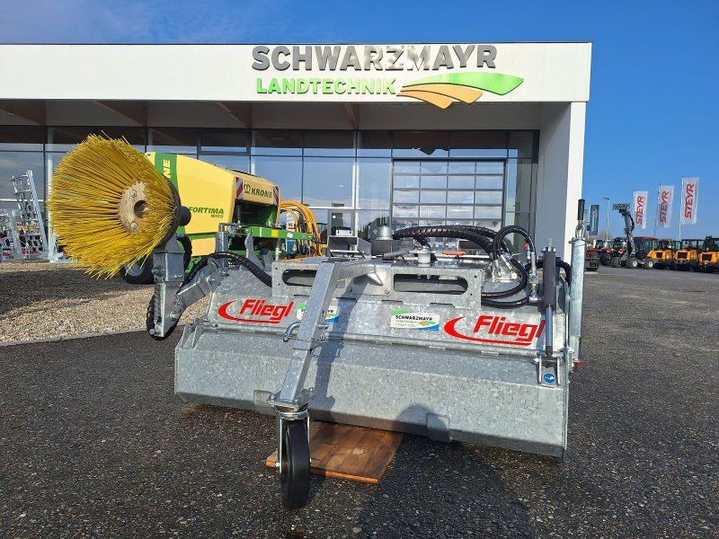 Fliegl AgroCenter Kehrmaschine 1550