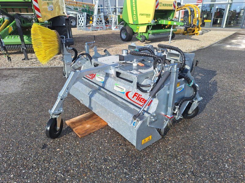 Fliegl AgroCenter Kehrmaschine 1550