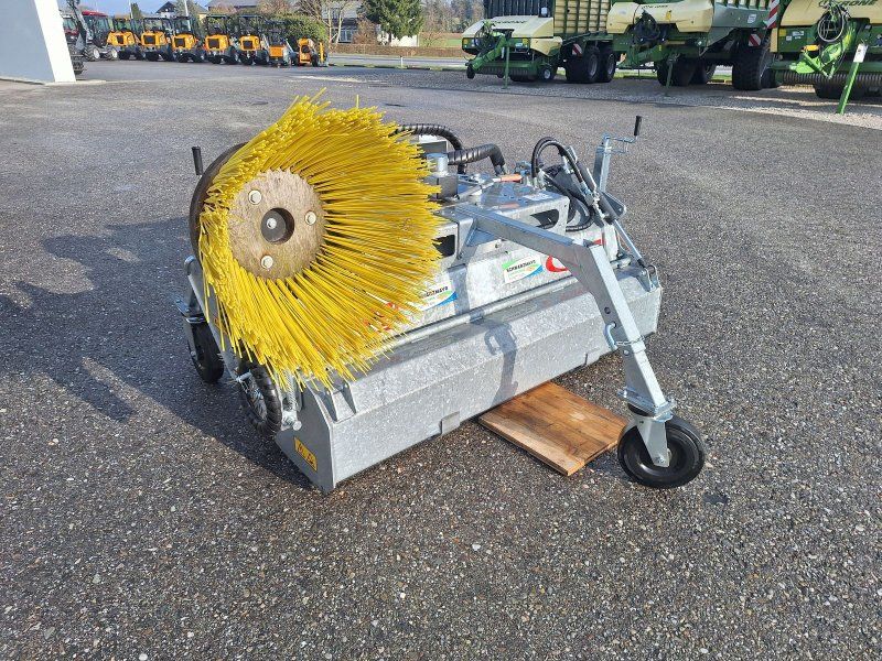 Fliegl AgroCenter Kehrmaschine 1550