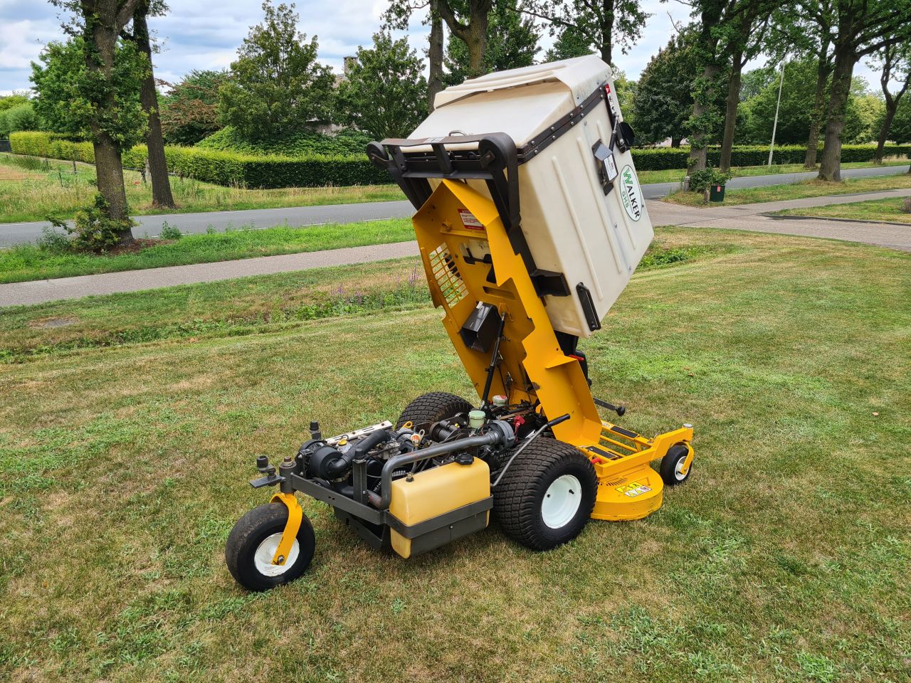 Walker MCGHS zero turn met 2 cilinder vanquard motor.