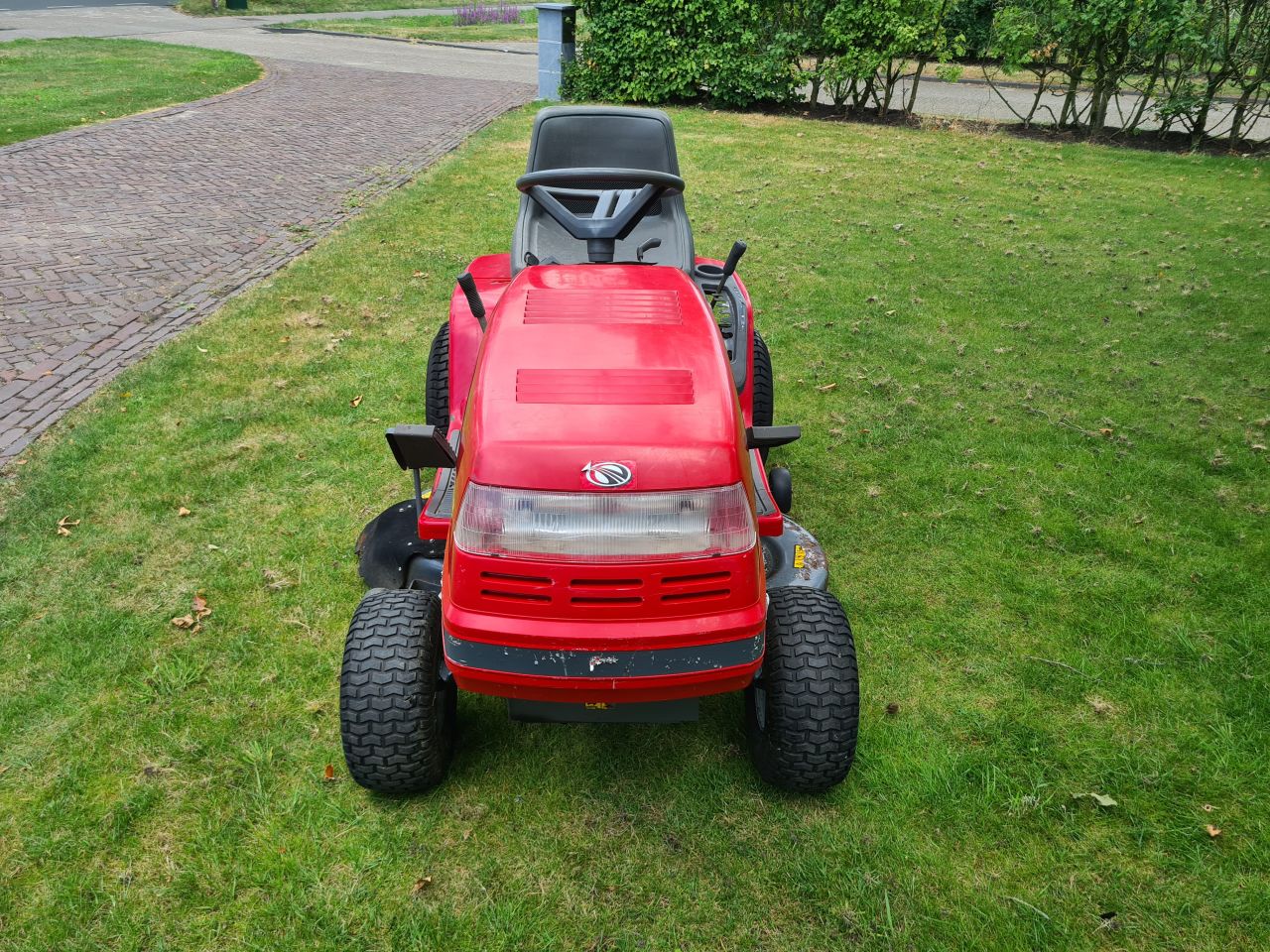 Sentinel zitmaaier zijlosser hydrostaat.