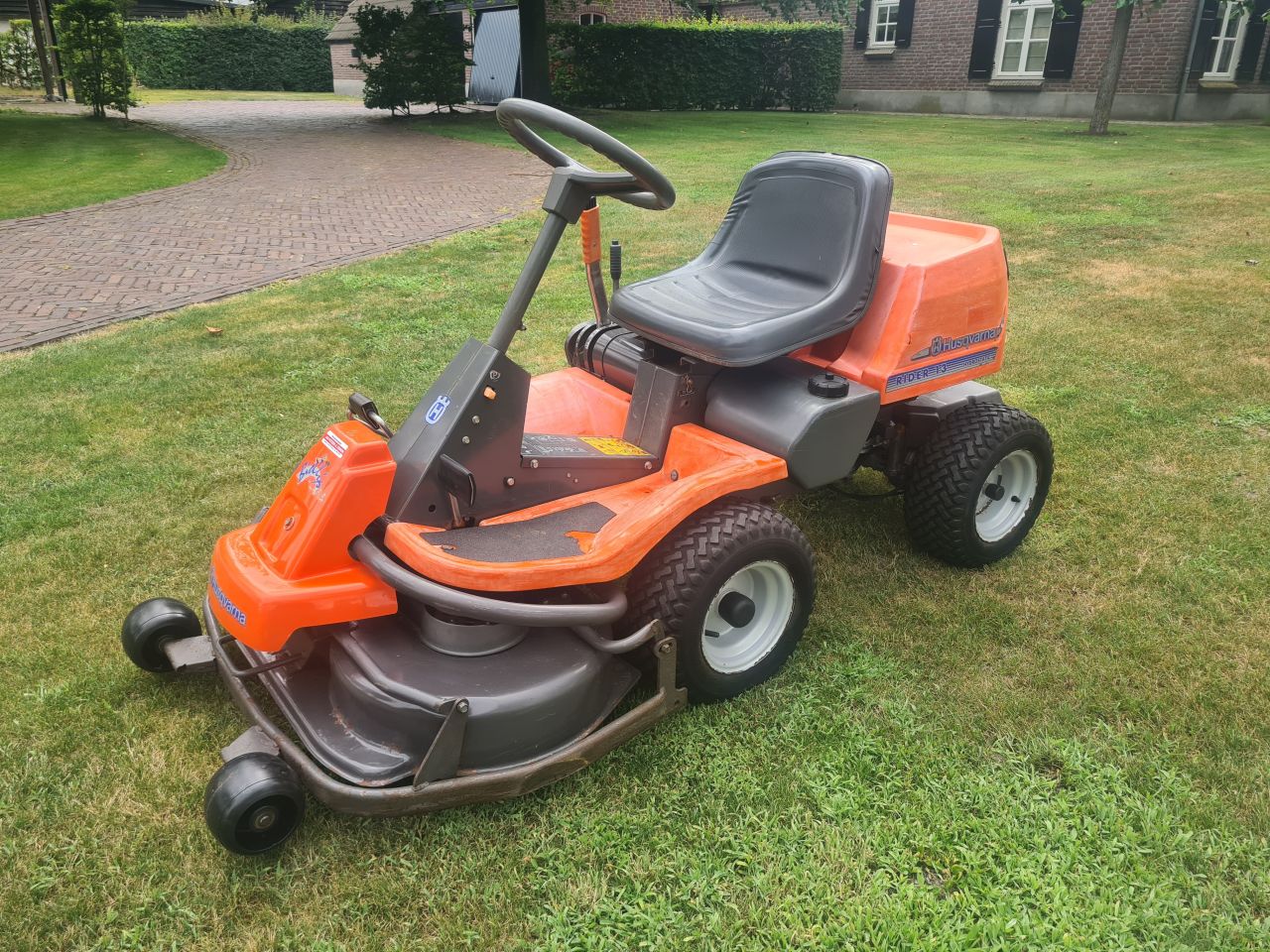 Husqvarna Rider 13 hydrostaat frontmaaier mulch maaier.