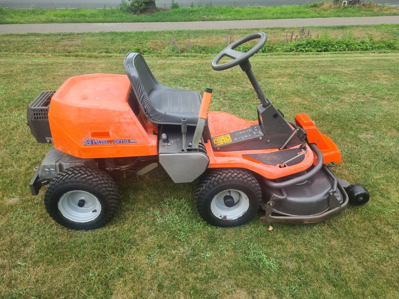 Husqvarna Rider 13 hydrostaat frontmaaier mulch maaier.
