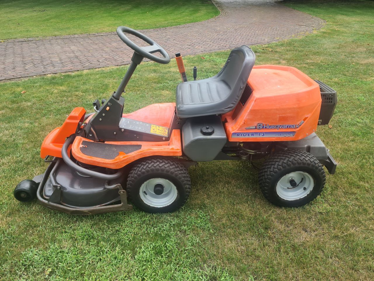 Husqvarna Rider 13 hydrostaat frontmaaier mulch maaier.