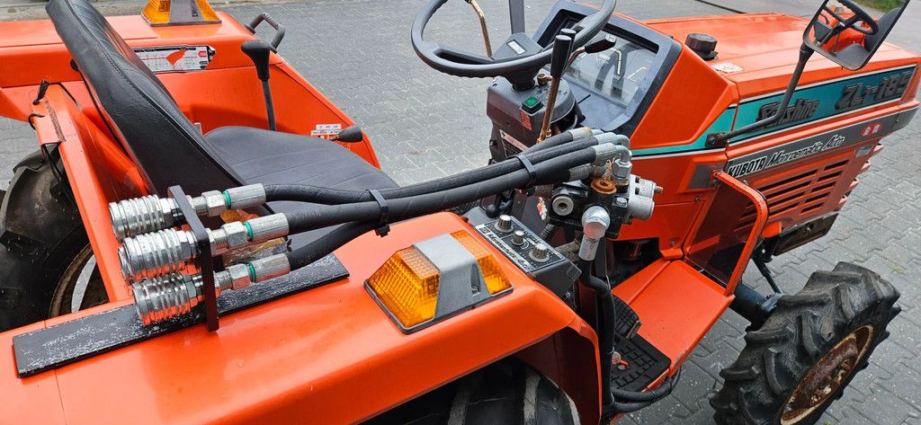 Kubota ZL1 185