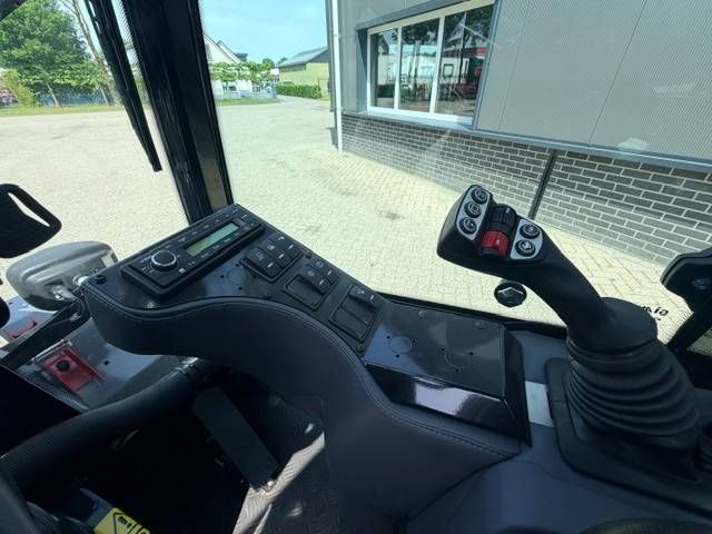 GiANT G2700 HD+ Xtra, cabine, nieuw!