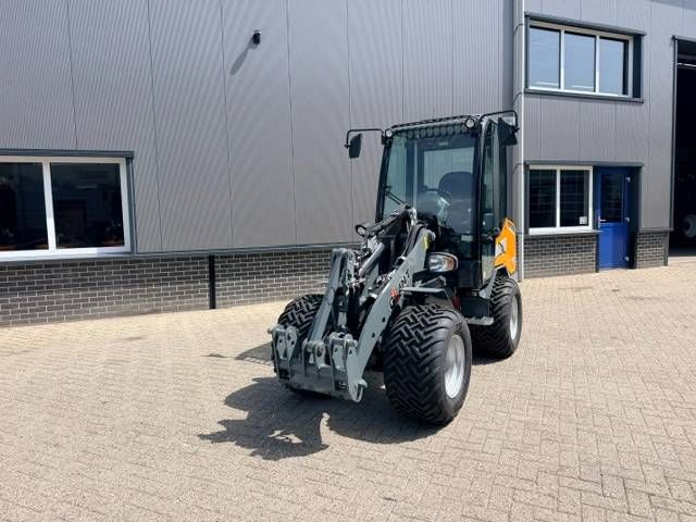 GiANT G2700 HD+ Xtra, cabine, nieuw!