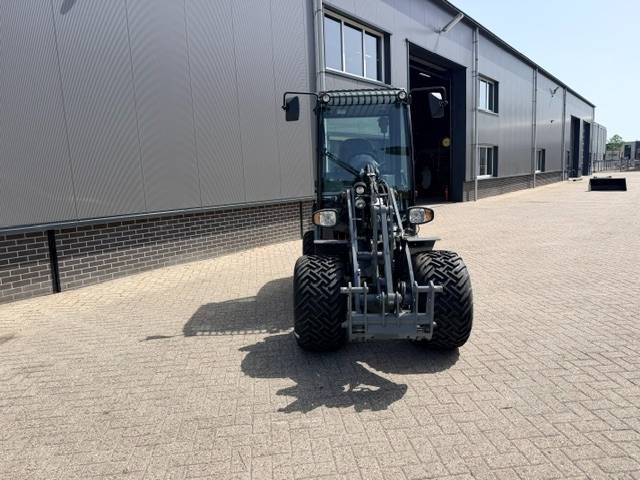 GiANT G2700 HD+ Xtra, cabine, nieuw!