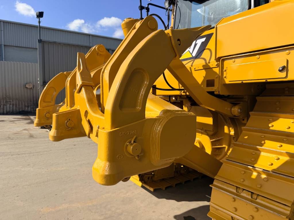 CAT D6T XL