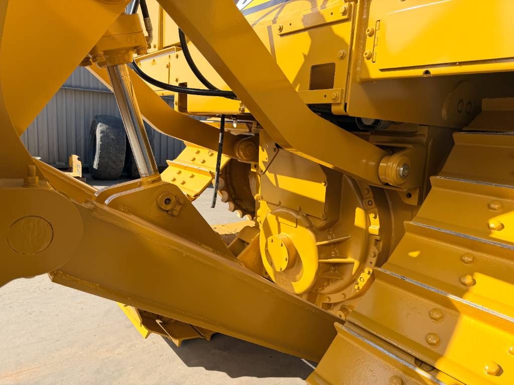 CAT D6T XL