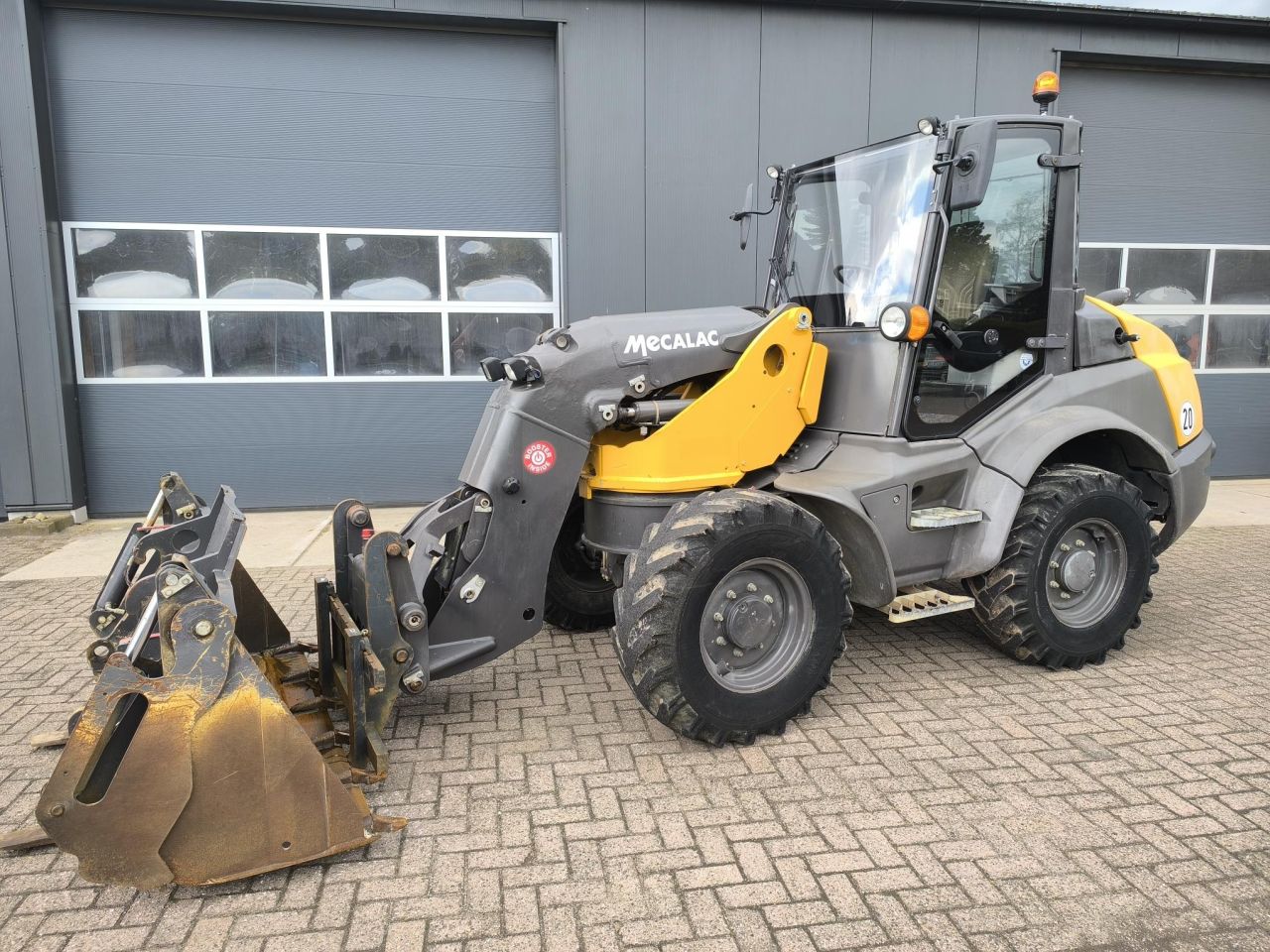 MECALAC AS700