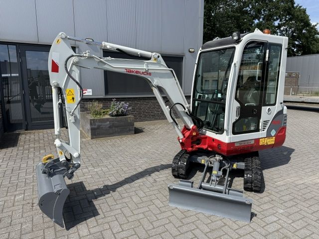 Takeuchi TB219 bj21 2T Minigraver Minikraan CAT KUBOTA ZGST