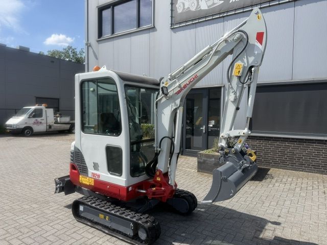 Takeuchi TB219 bj21 2T Minigraver Minikraan CAT KUBOTA ZGST