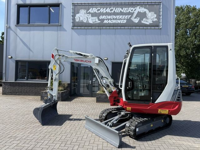 Takeuchi TB228 bj14 2500uur 2.6T Minigraver Minikraan ZGST