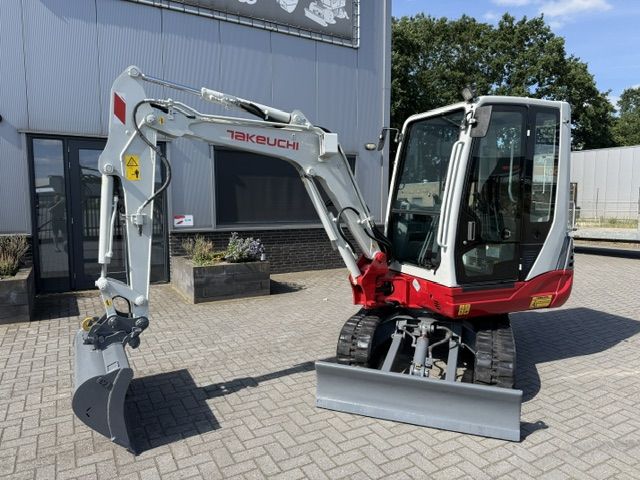 Takeuchi TB228 bj14 2500uur 2.6T Minigraver Minikraan ZGST