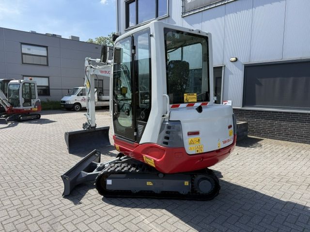 Takeuchi TB228 bj14 2500uur 2.6T Minigraver Minikraan ZGST