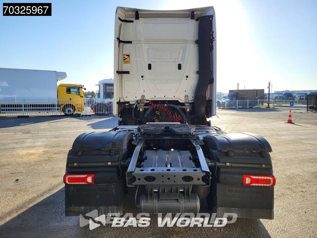 Mercedes Actros 1845 4X2 BigSpace Retarder 2x Tanks Standklima Navi