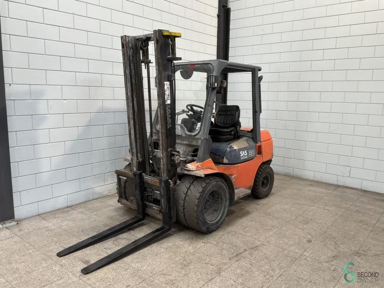 Gabelstapler Diesel Toyota 02-7 FDF 30 2000