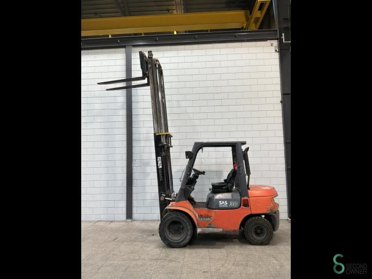 Gabelstapler Diesel Toyota 02-7 FDF 30 2000