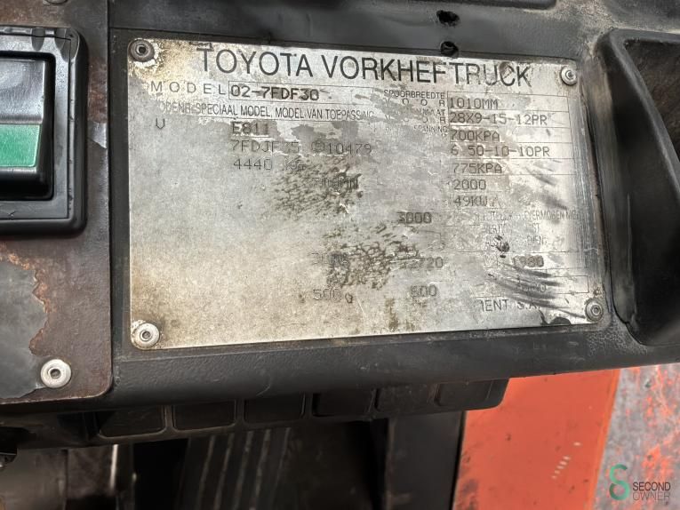 Gabelstapler Diesel Toyota 02-7 FDF 30 2000