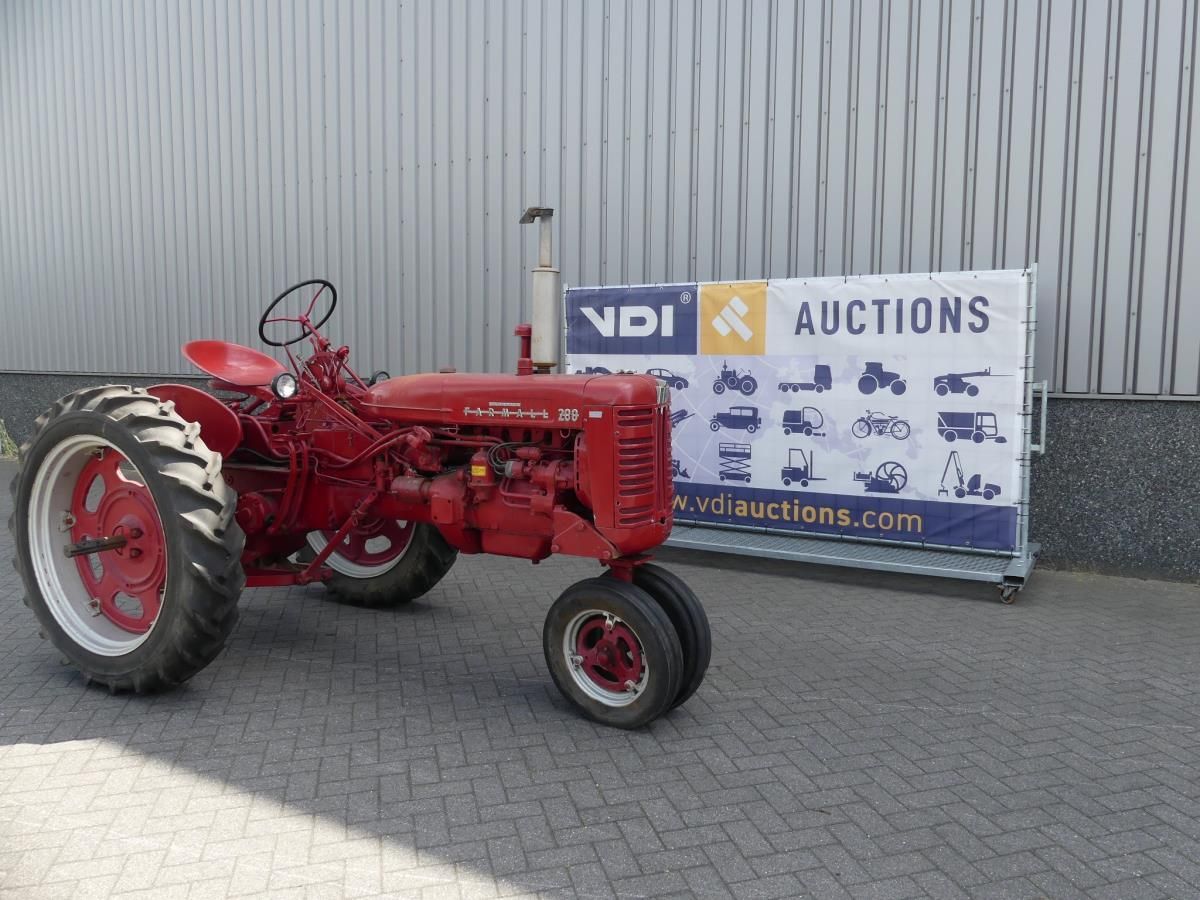 MC Cormick Farmall 200