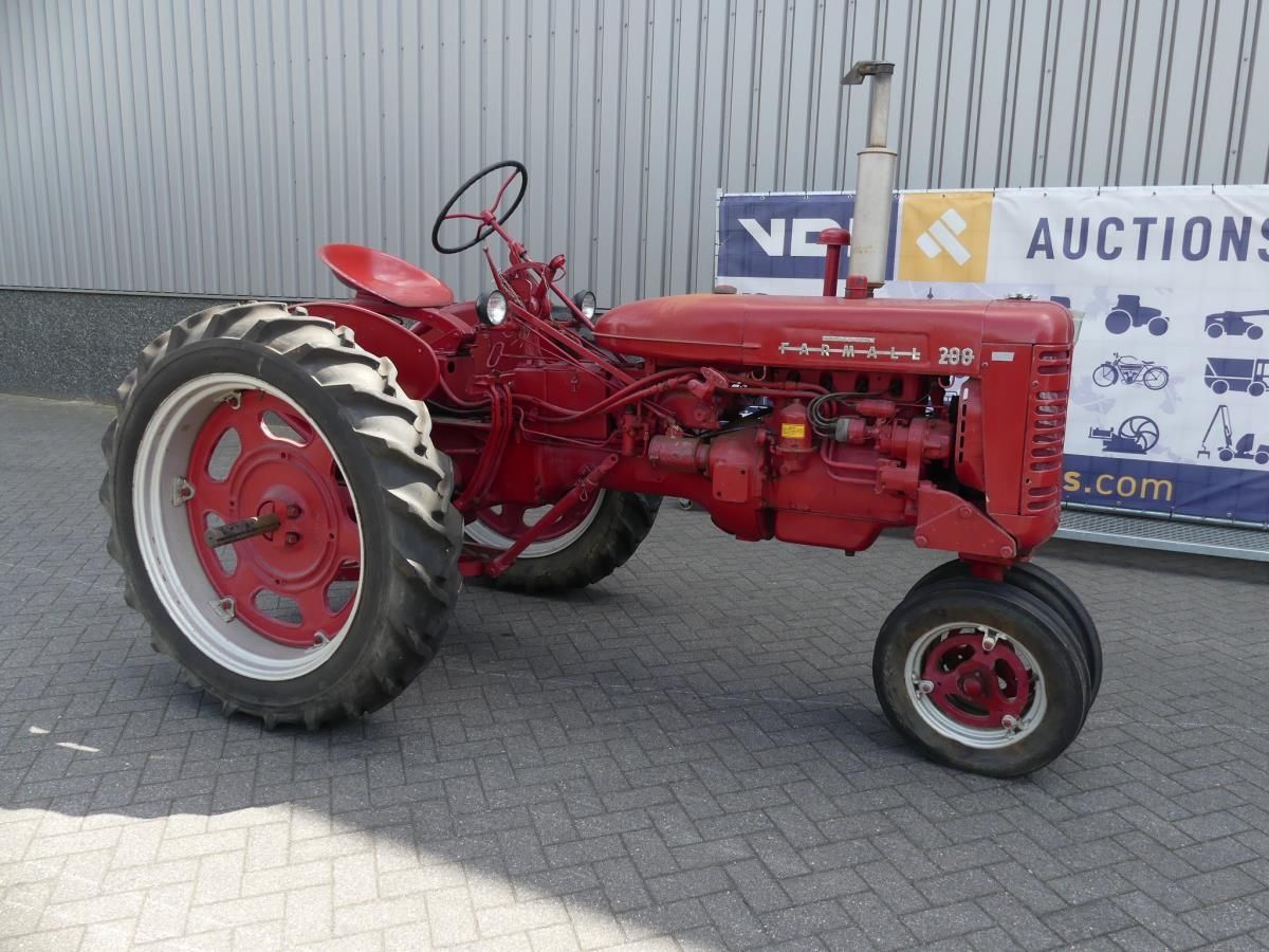 MC Cormick Farmall 200