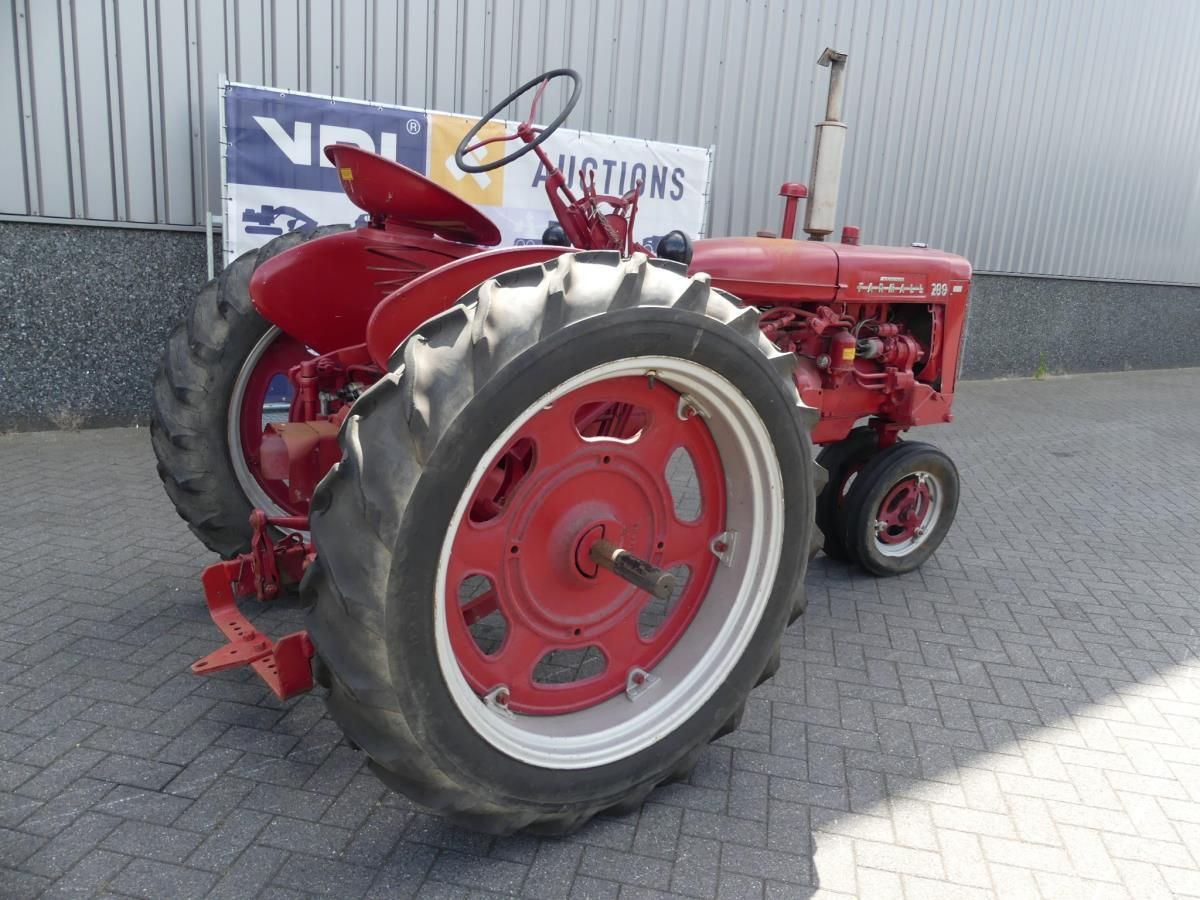 MC Cormick Farmall 200