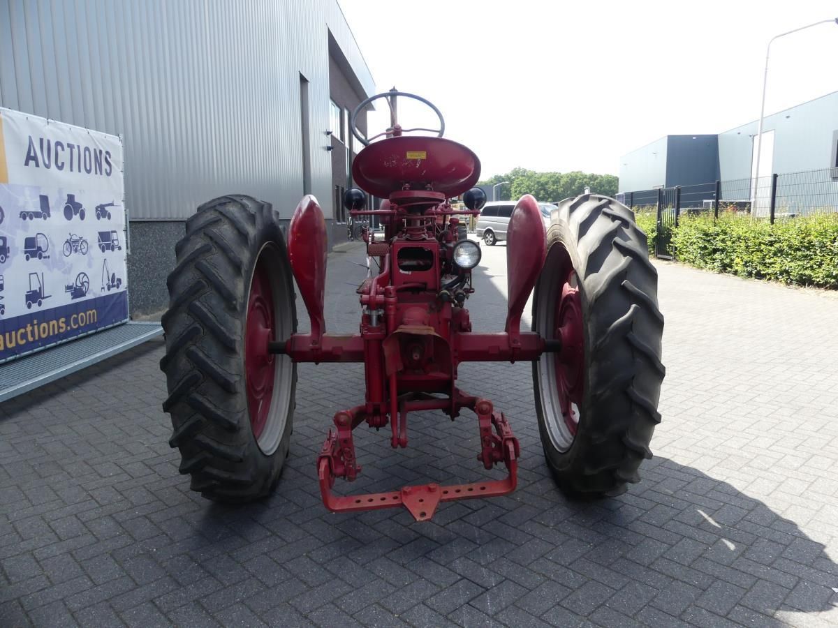 MC Cormick Farmall 200