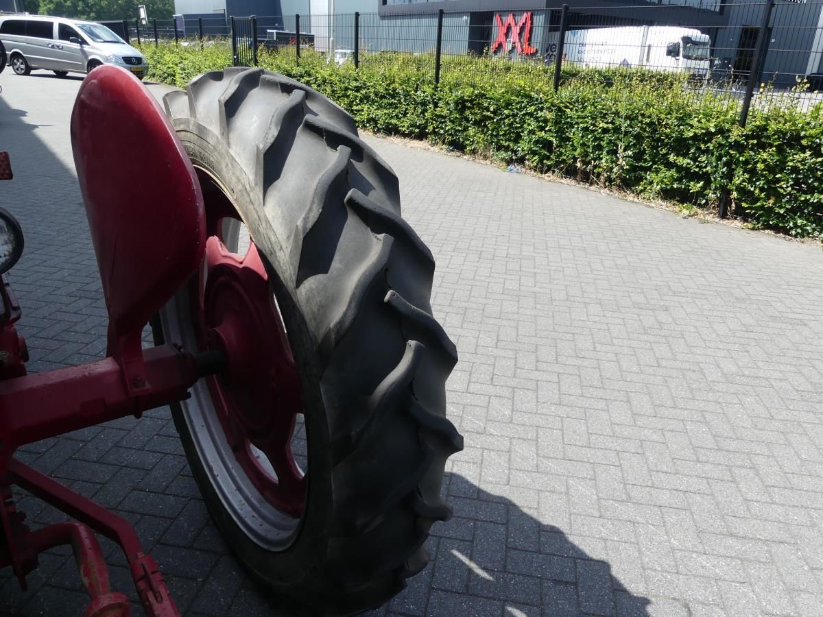 MC Cormick Farmall 200