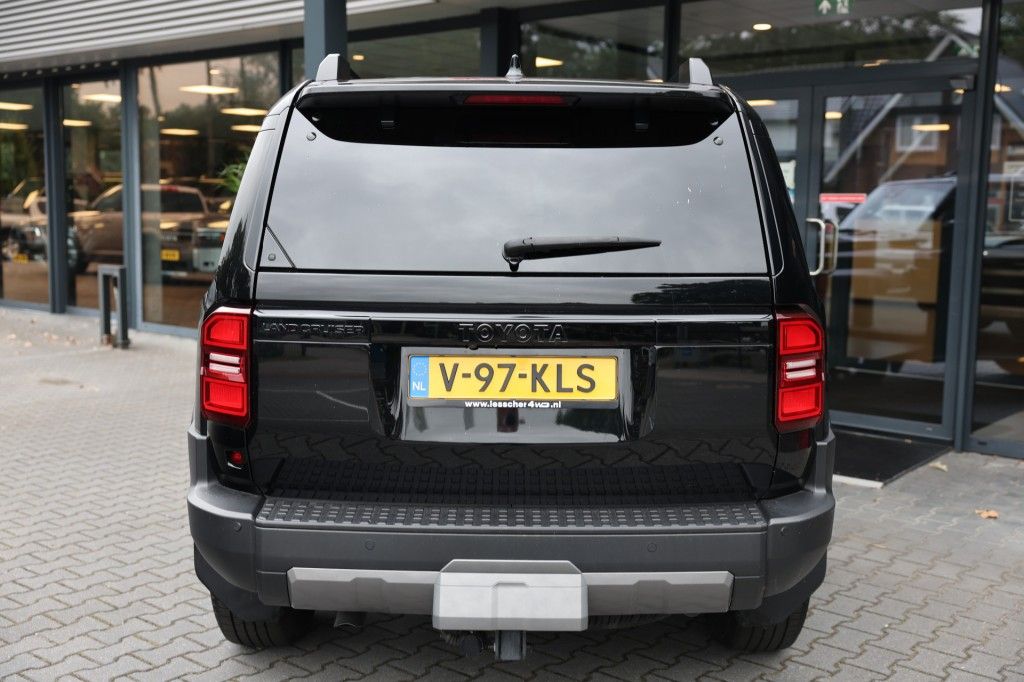 Toyota Landcruiser 250 2.8 D-4D 5DRS PROFESSIONAL A/T VAN