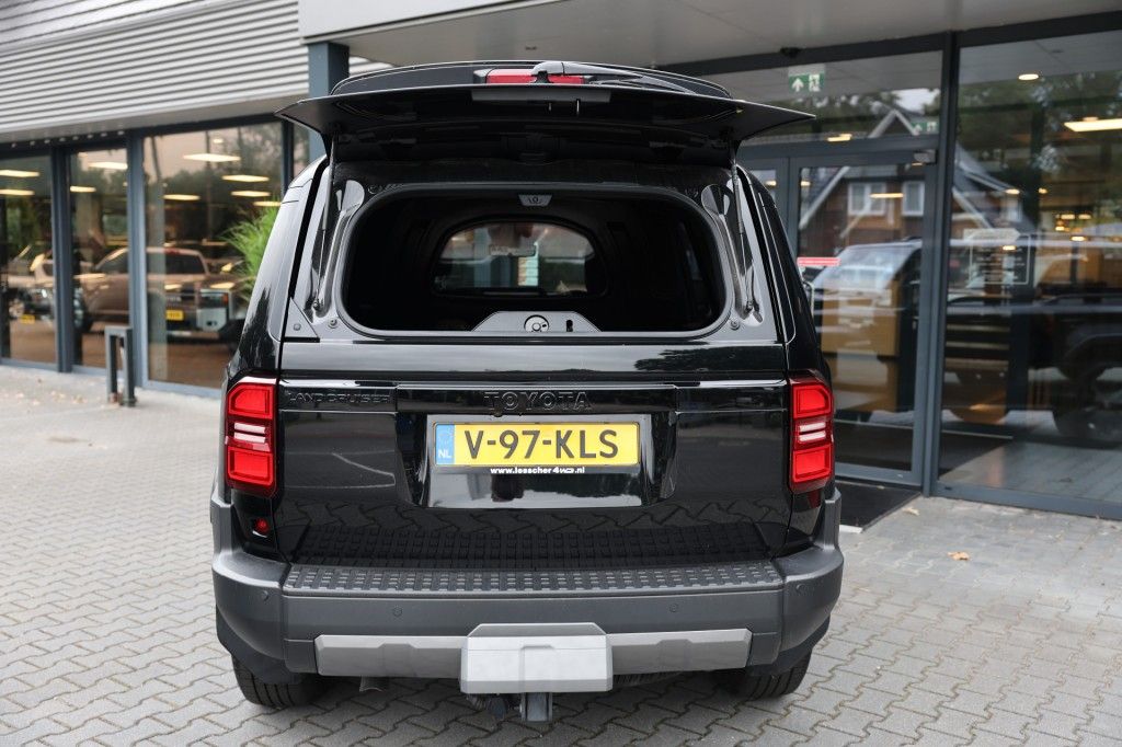Toyota Landcruiser 250 2.8 D-4D 5DRS PROFESSIONAL A/T VAN