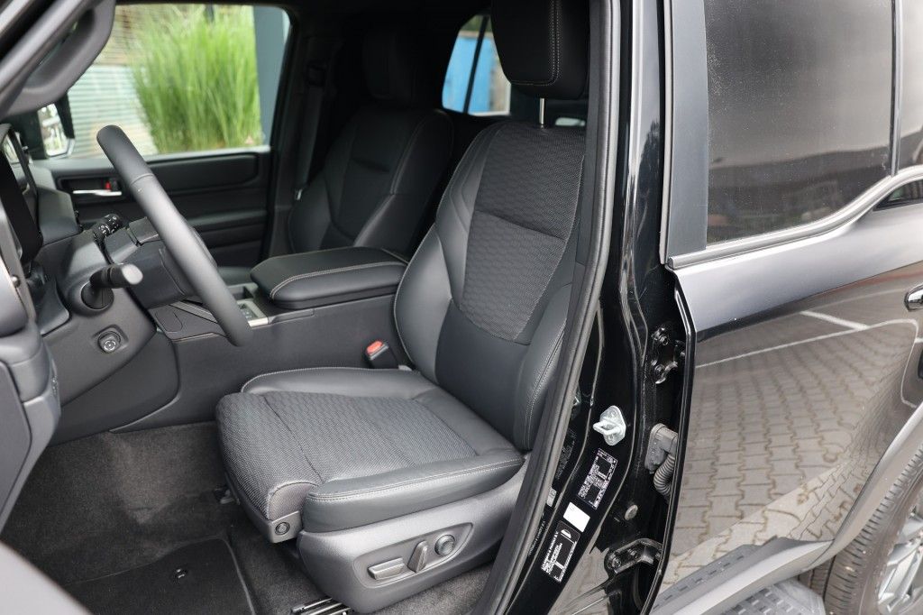 Toyota Landcruiser 250 2.8 D-4D 5DRS PROFESSIONAL A/T VAN