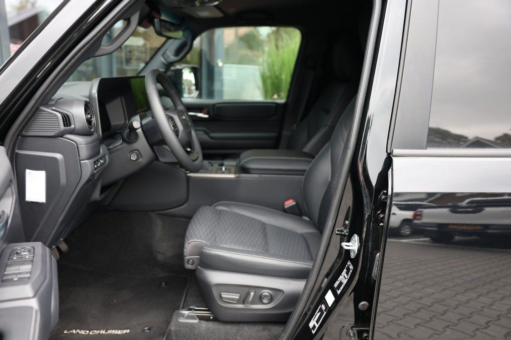 Toyota Landcruiser 250 2.8 D-4D 5DRS PROFESSIONAL A/T VAN