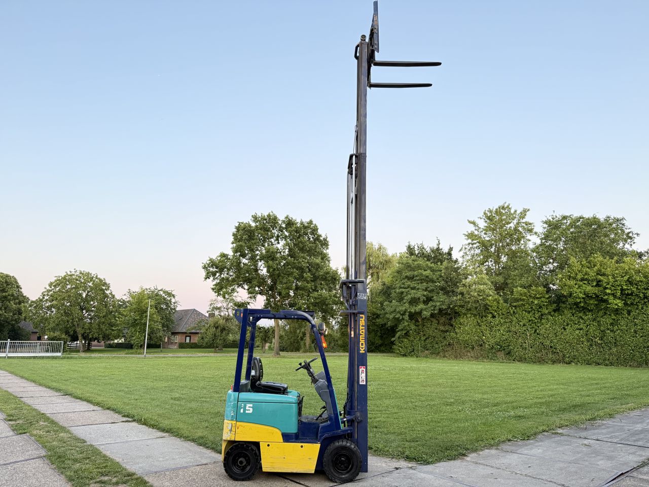 Komatsu 1500KG elektrisch 3-delige 600CM freelift Sideshift