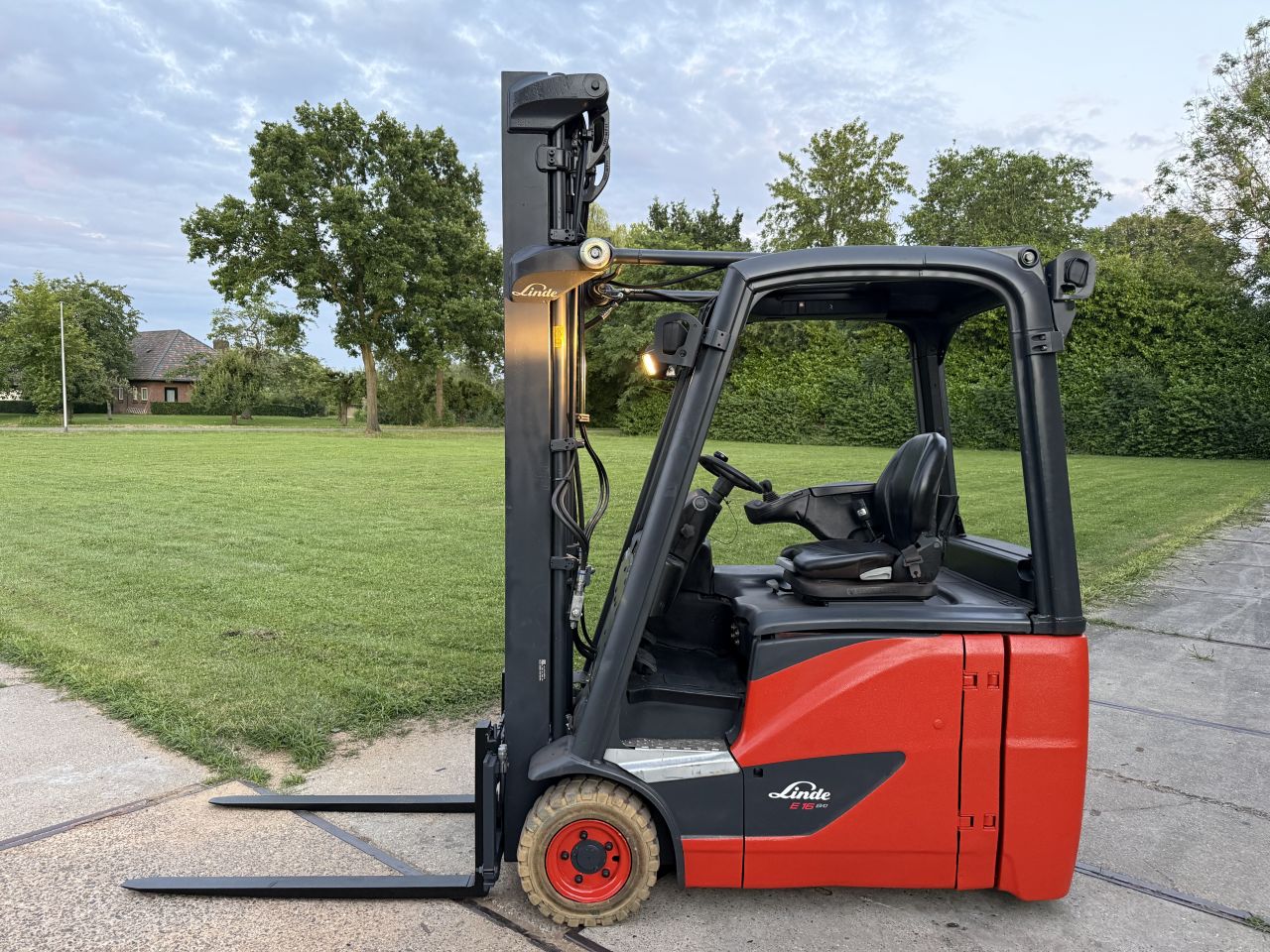 Linde 1600KG elektrische heftruck - 4 ventielen - gekeurd
