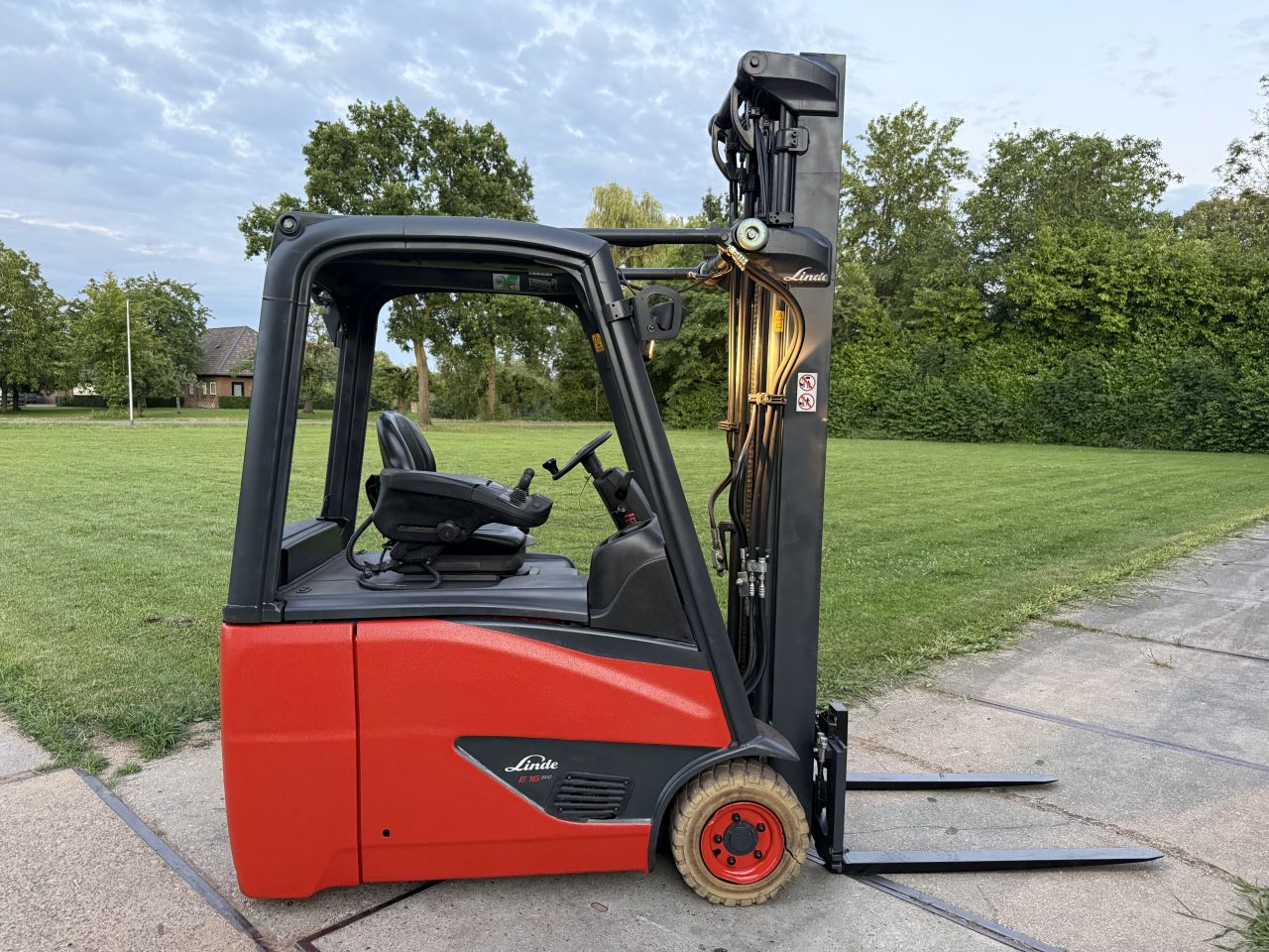 Linde 1600KG elektrische heftruck - 4 ventielen - gekeurd