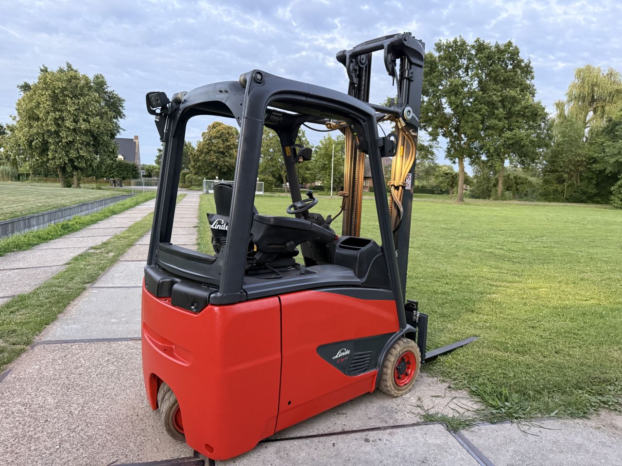 Linde 1600KG elektrische heftruck - 4 ventielen - gekeurd