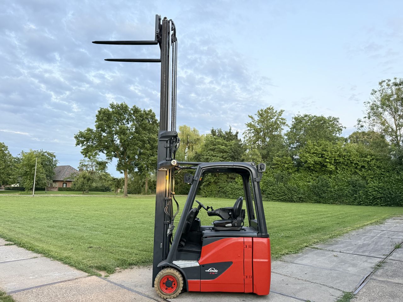 Linde 1600KG elektrische heftruck - 4 ventielen - gekeurd