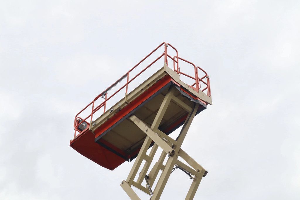 JLG M4069 | 15 METER | 360 KG