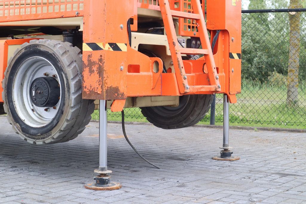 JLG M4069 | 15 METER | 360 KG