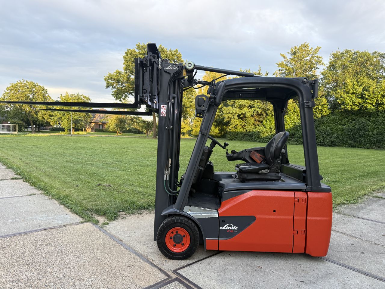 Linde 1600KG 2018 triplex freelift Sideshift vorkversteller