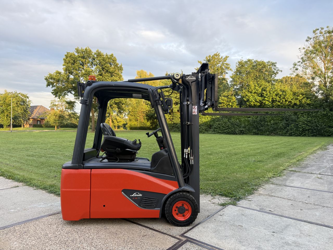 Linde 1600KG 2018 triplex freelift Sideshift vorkversteller