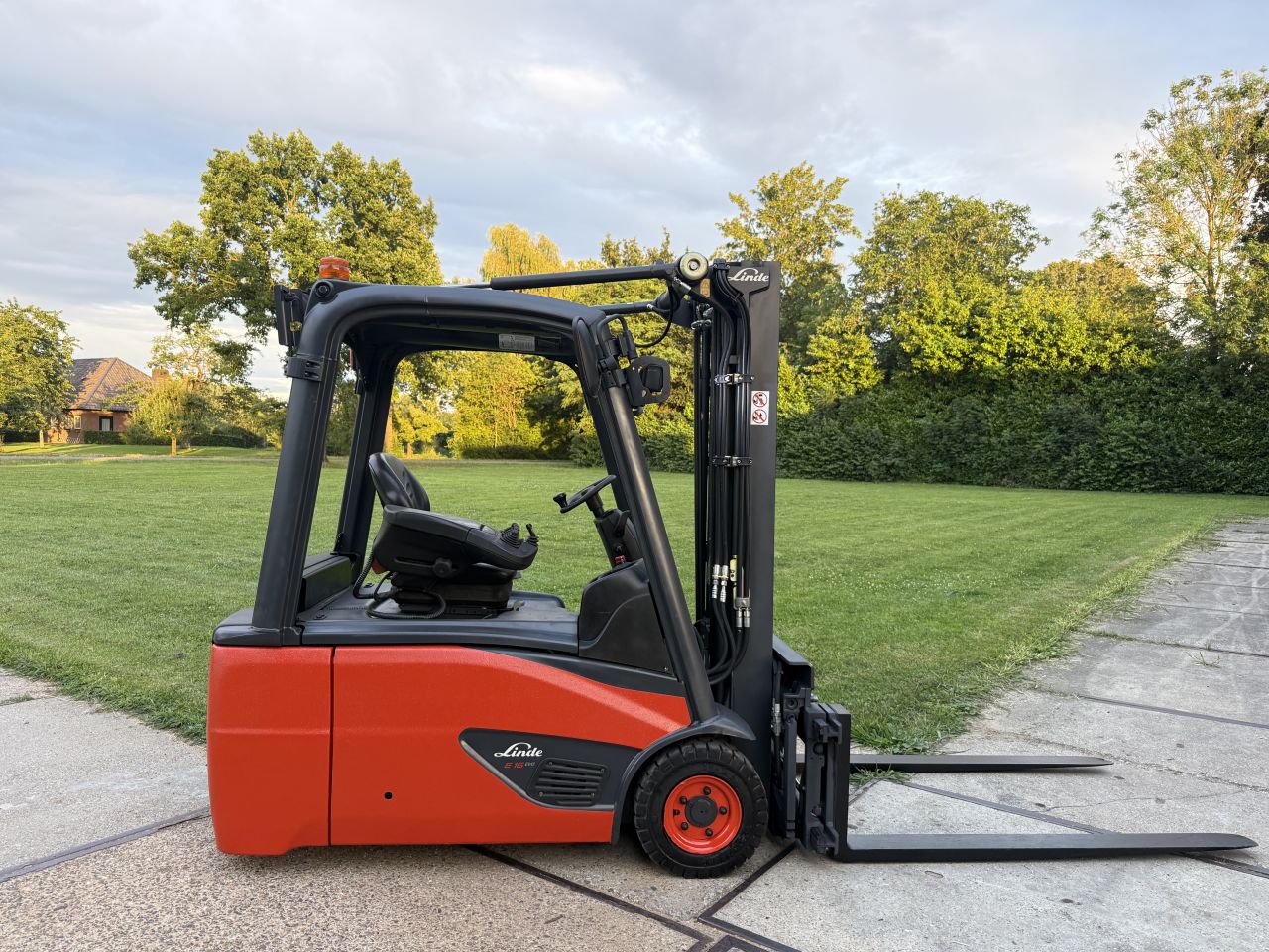 Linde 1600KG 2018 triplex freelift Sideshift vorkversteller