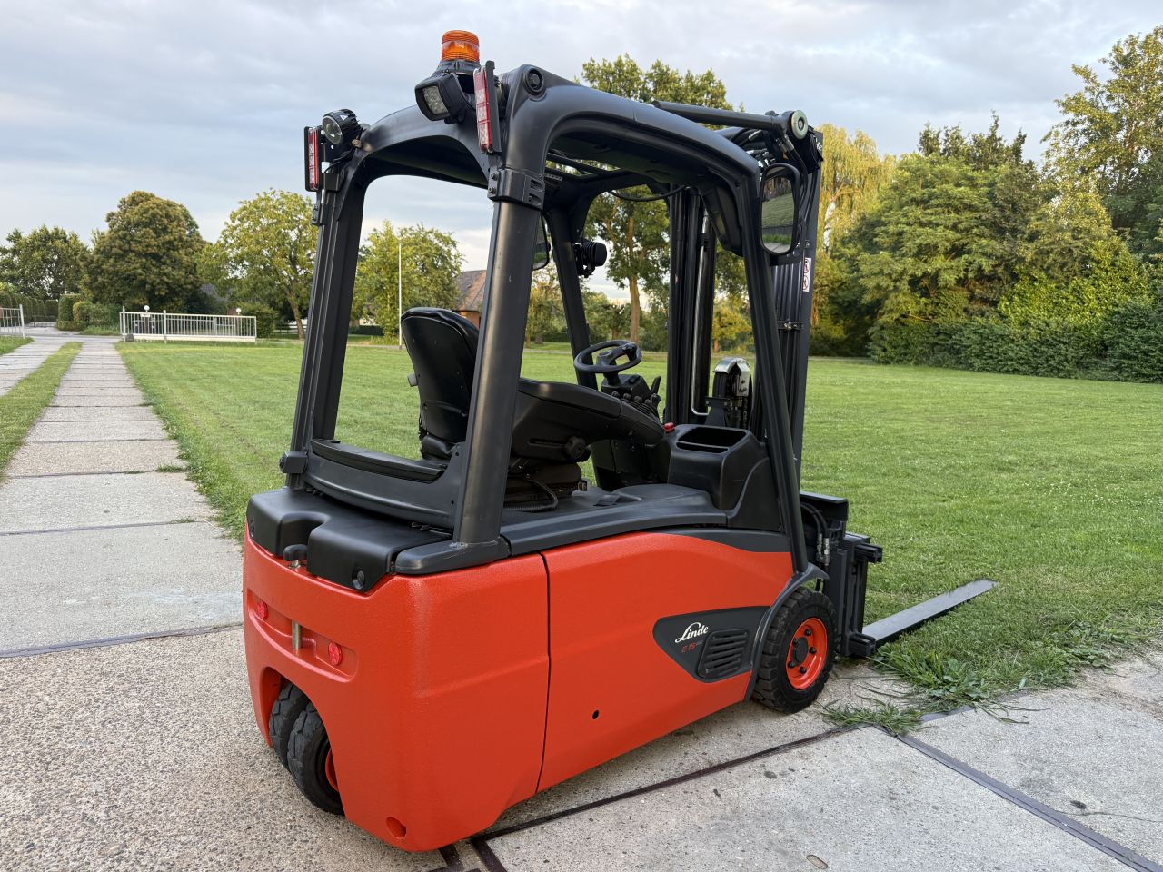 Linde 1600KG 2018 triplex freelift Sideshift vorkversteller