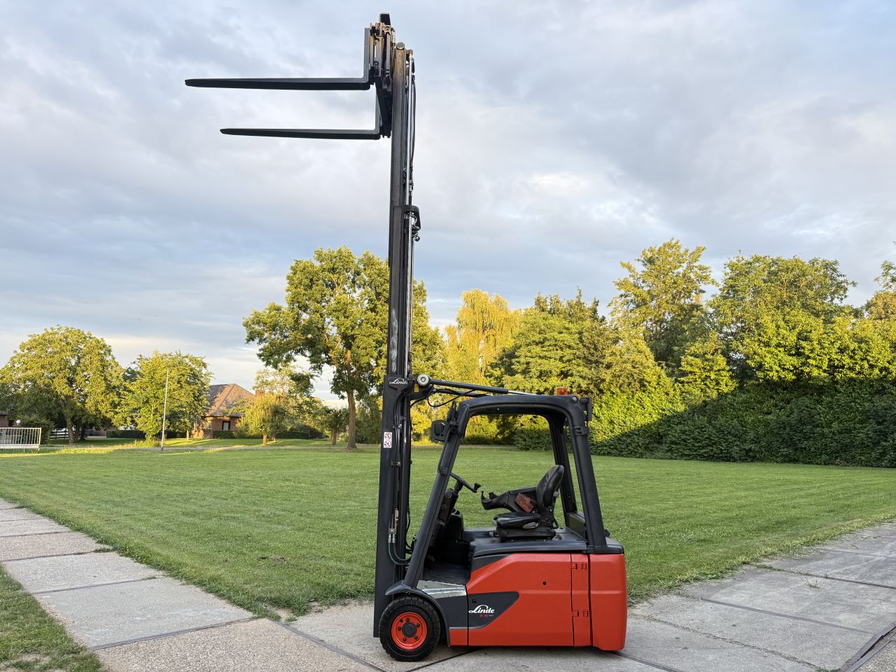 Linde 1600KG 2018 triplex freelift Sideshift vorkversteller