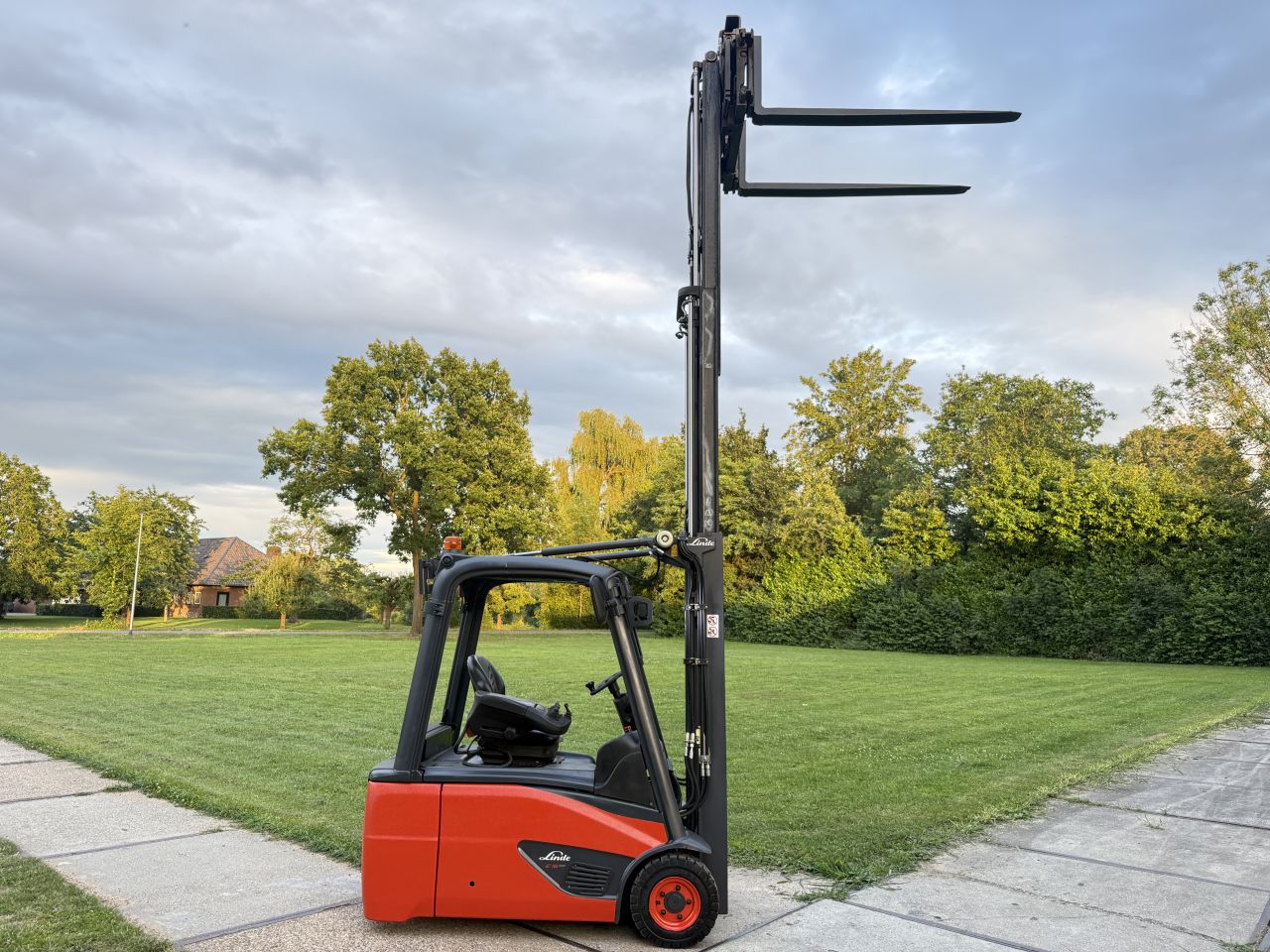 Linde 1600KG 2018 triplex freelift Sideshift vorkversteller