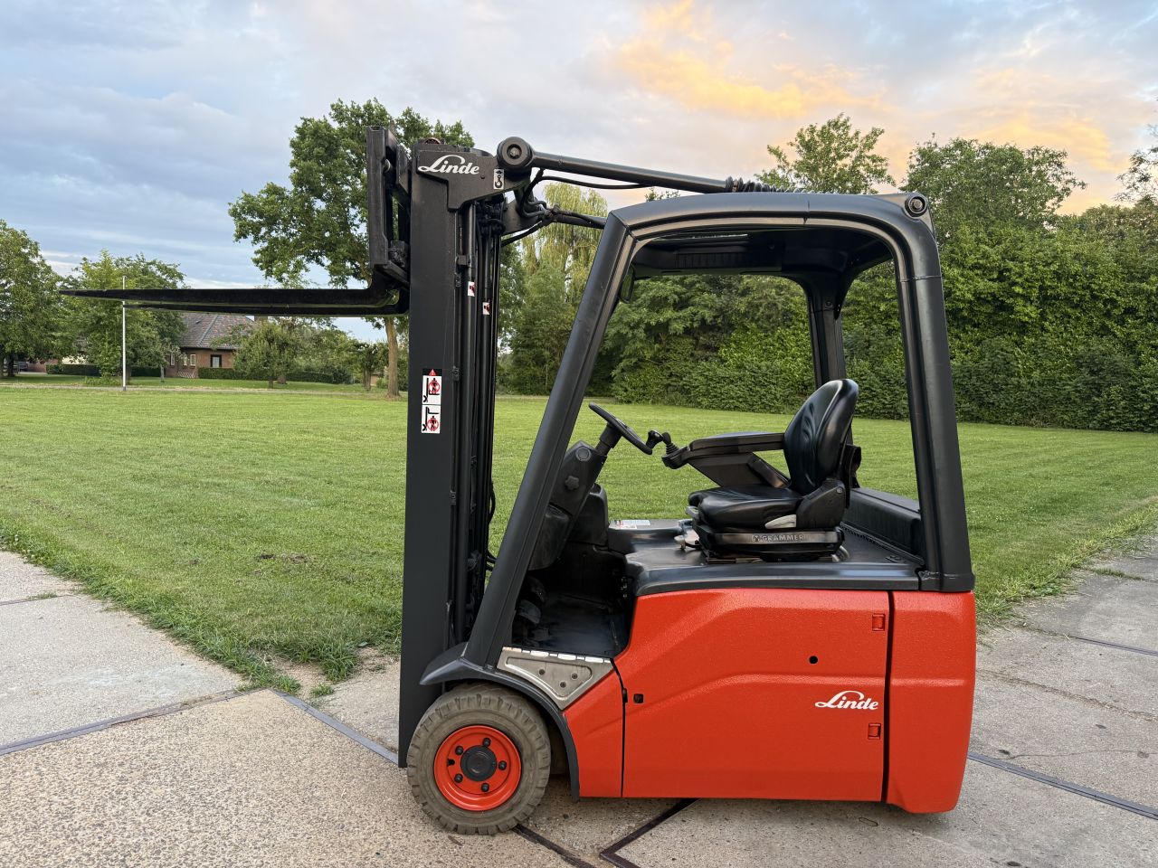 Linde E16 heftruck triplex freelift Sideshift non marking