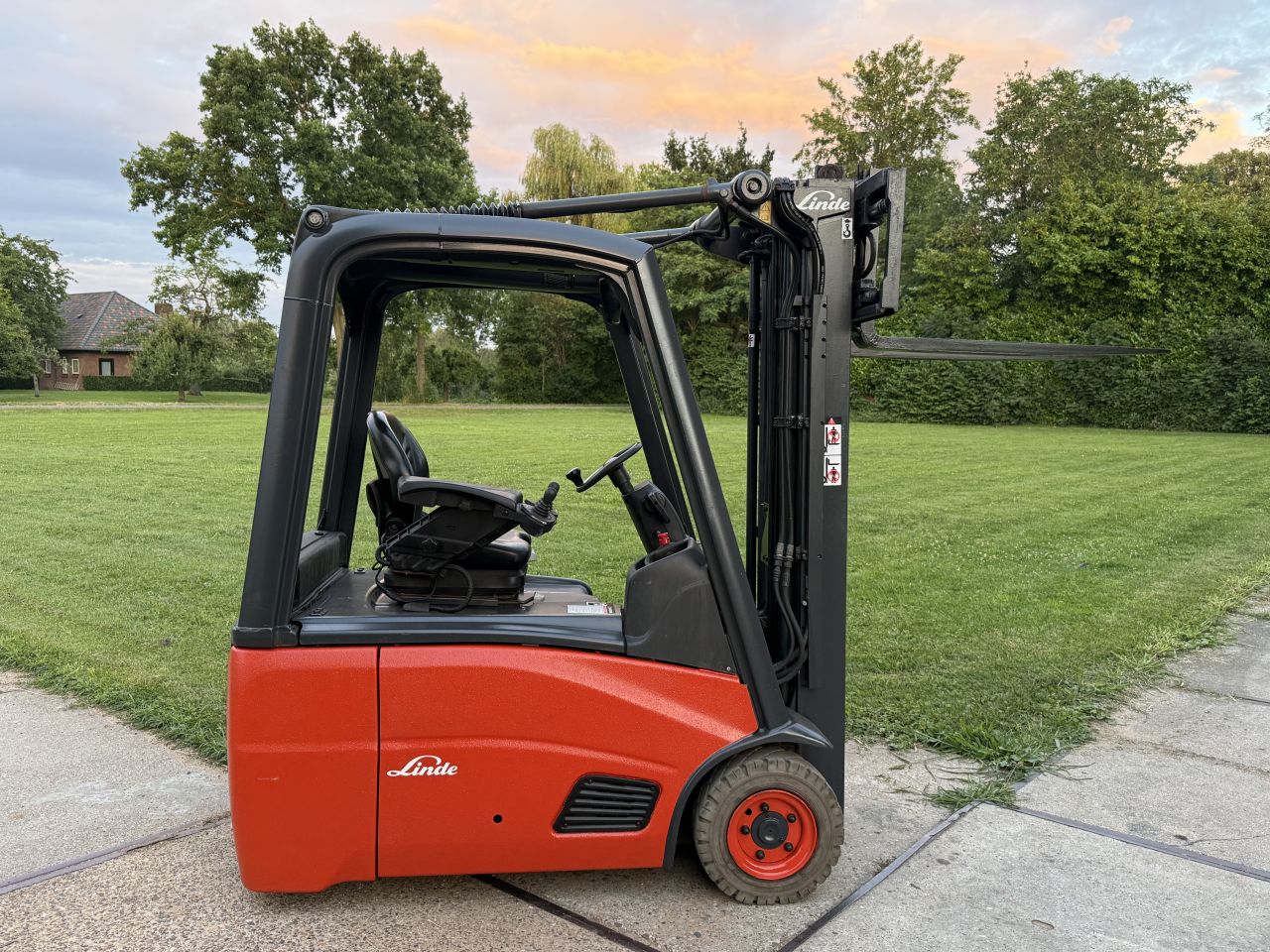 Linde E16 heftruck triplex freelift Sideshift non marking