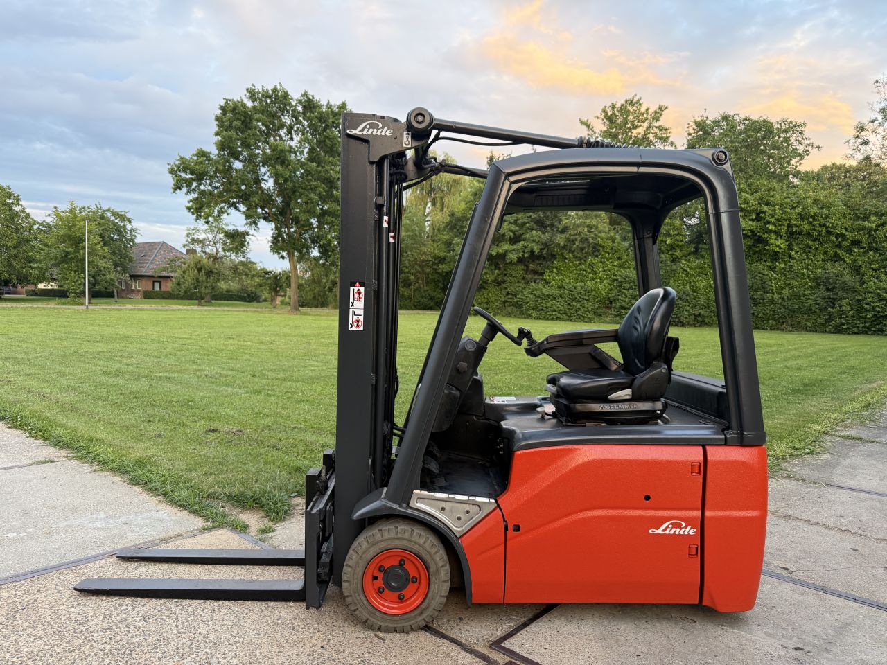 Linde E16 heftruck triplex freelift Sideshift non marking