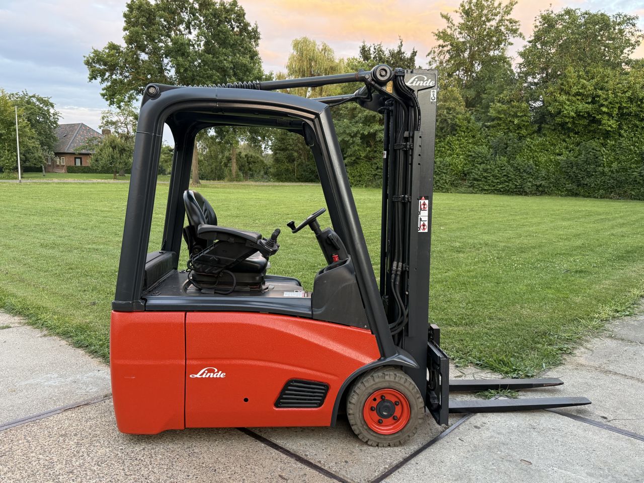 Linde E16 heftruck triplex freelift Sideshift non marking